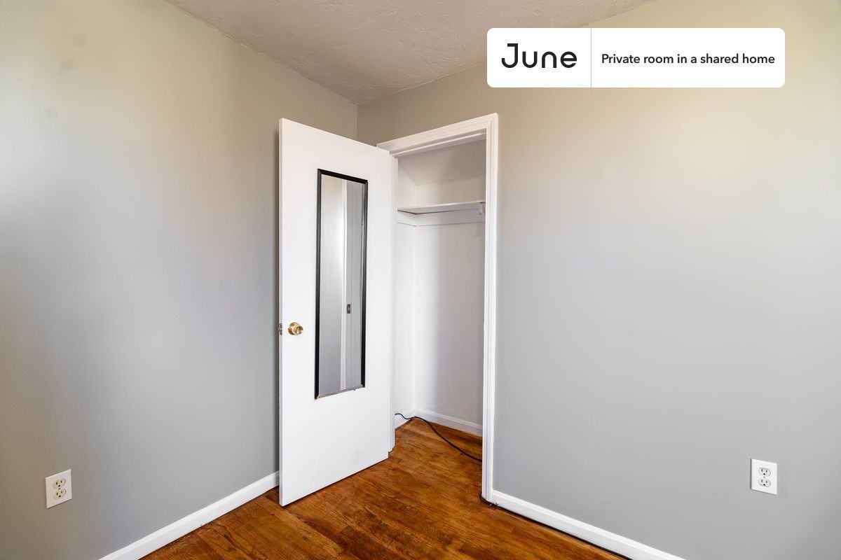 14 Bacon St #D - Photo 6 of 17