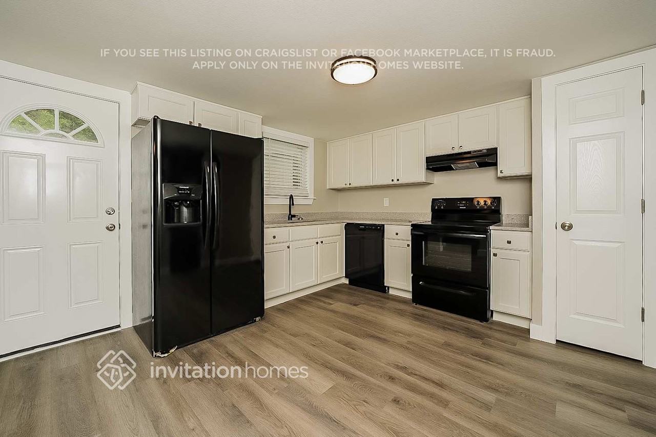 1278 E 97th Pl - Photo 4 of 14