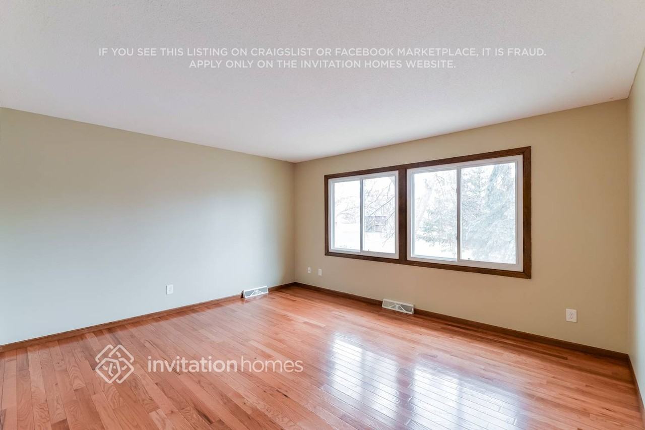 9532 Monroe St Ne - Photo 3 of 21