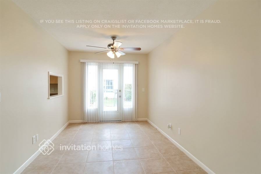 832 Se Thornhill Dr - Photo 3 of 17