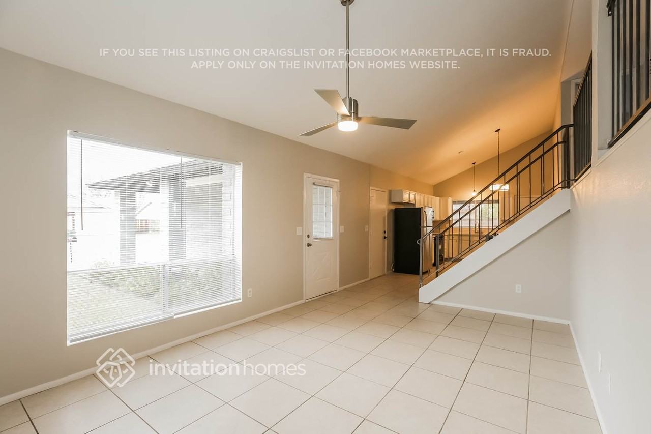 1712 W Bentrup Ct - Photo 3 of 15