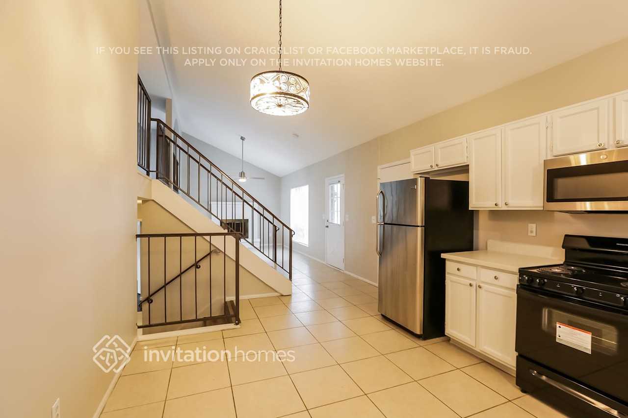 1712 W Bentrup Ct - Photo 4 of 15