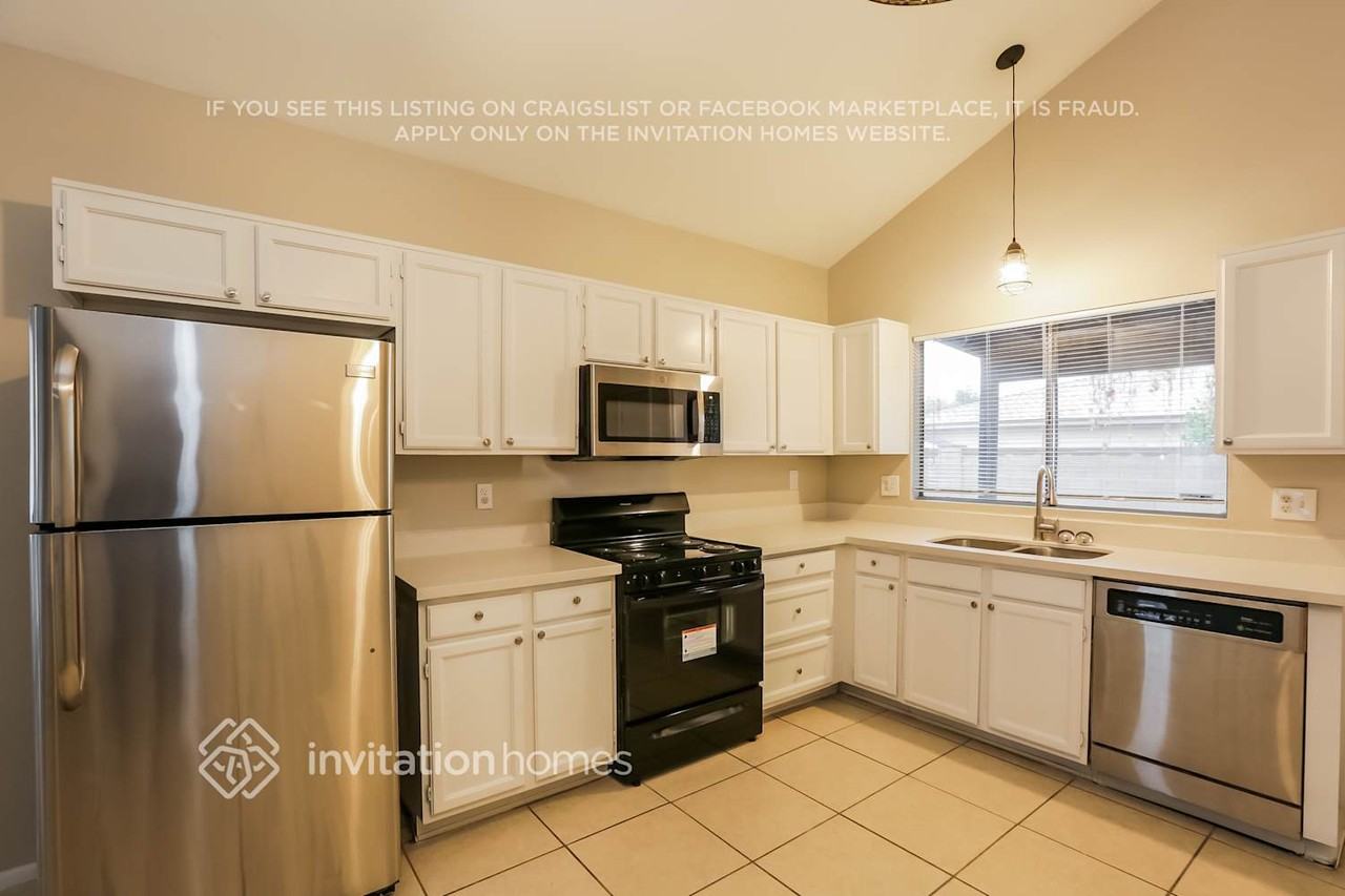 1712 W Bentrup Ct - Photo 5 of 15