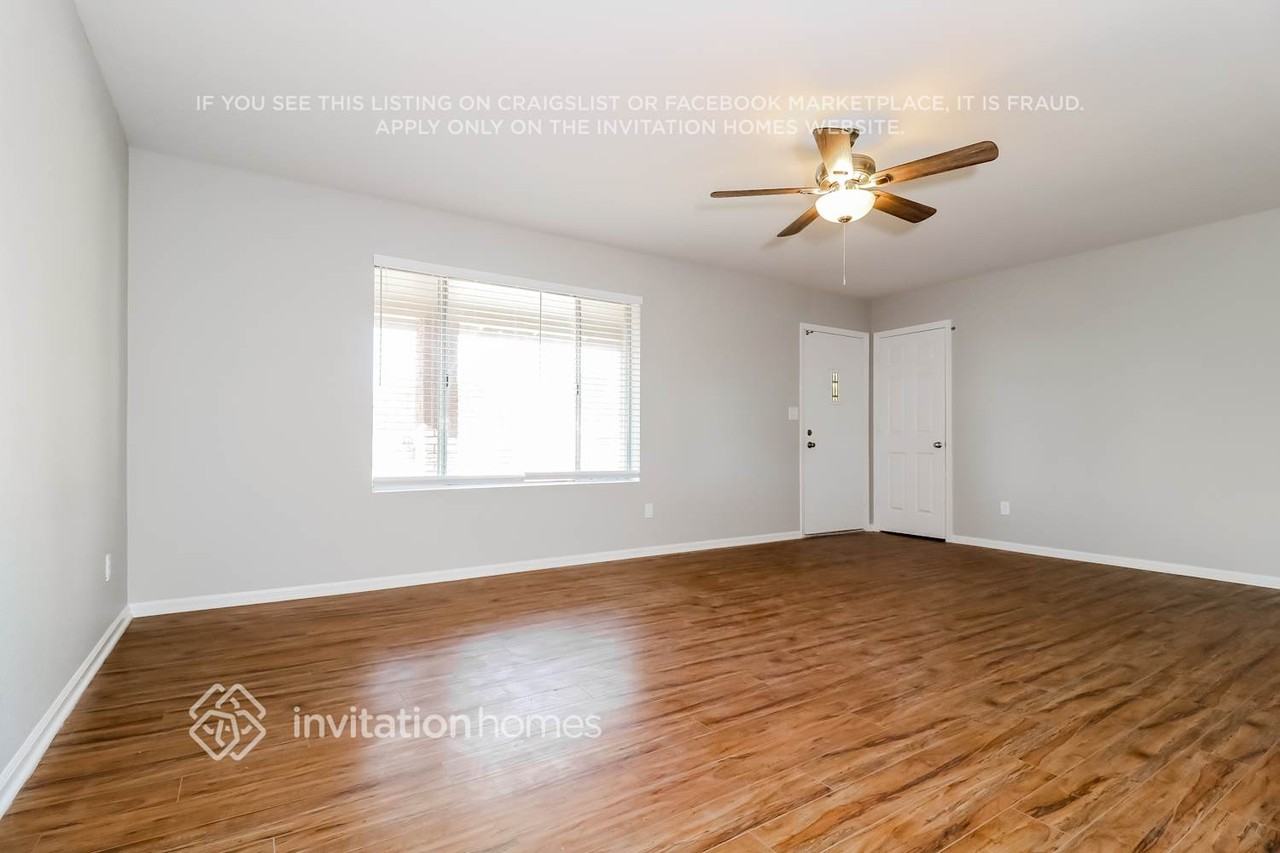 11224 W Nevada Ave - Photo 2 of 14