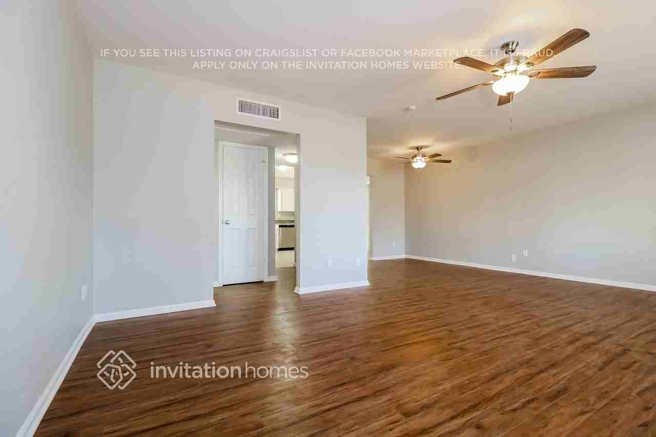 11224 W Nevada Ave - Photo 3 of 14