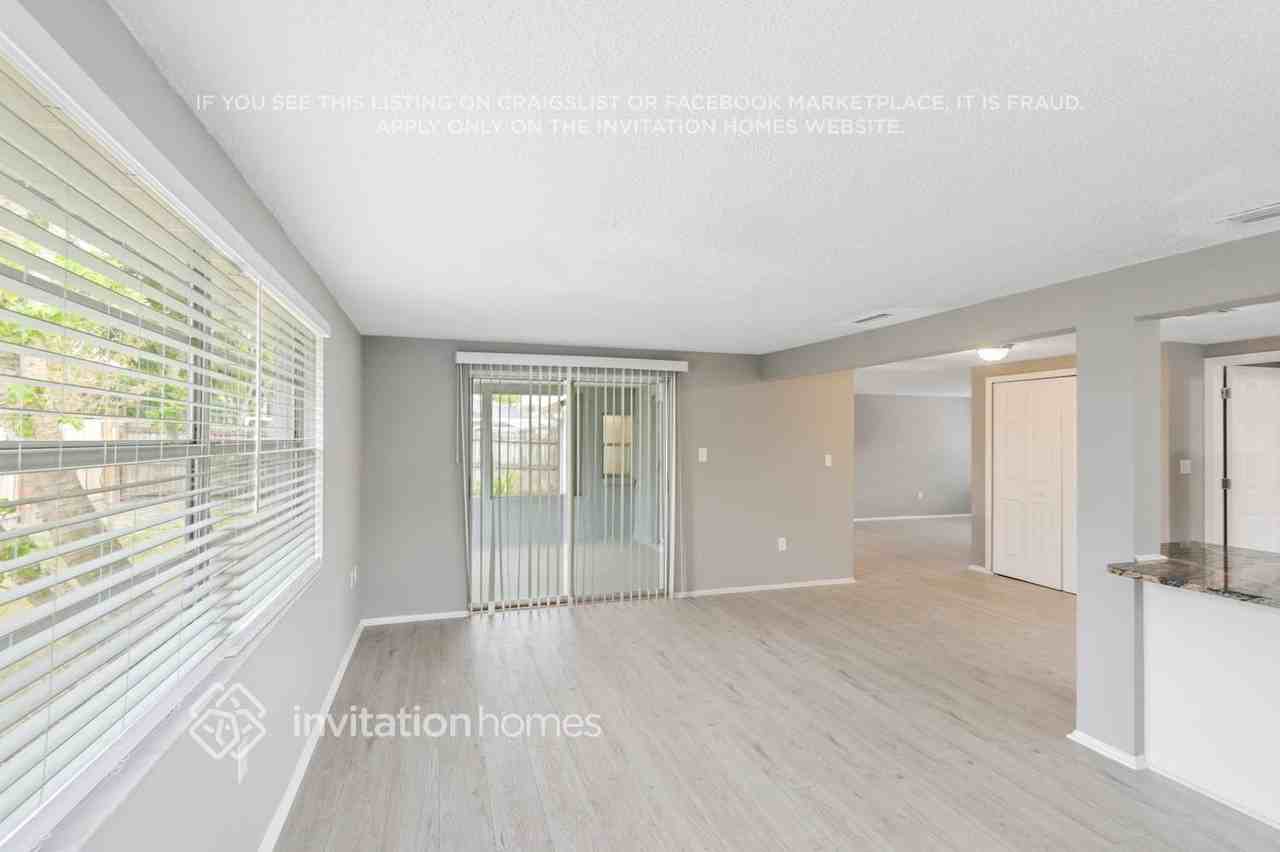 8706 Roble Way - Photo 3 of 16