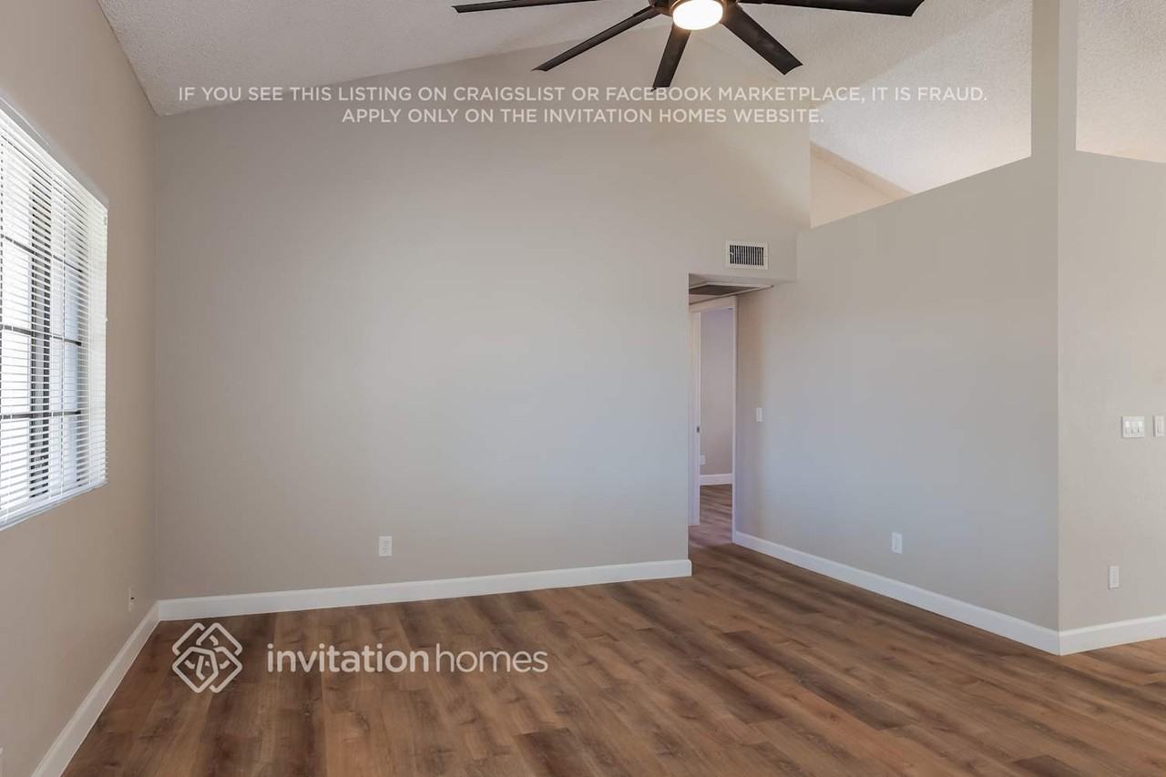827 N Evergreen St - Photo 2 of 17