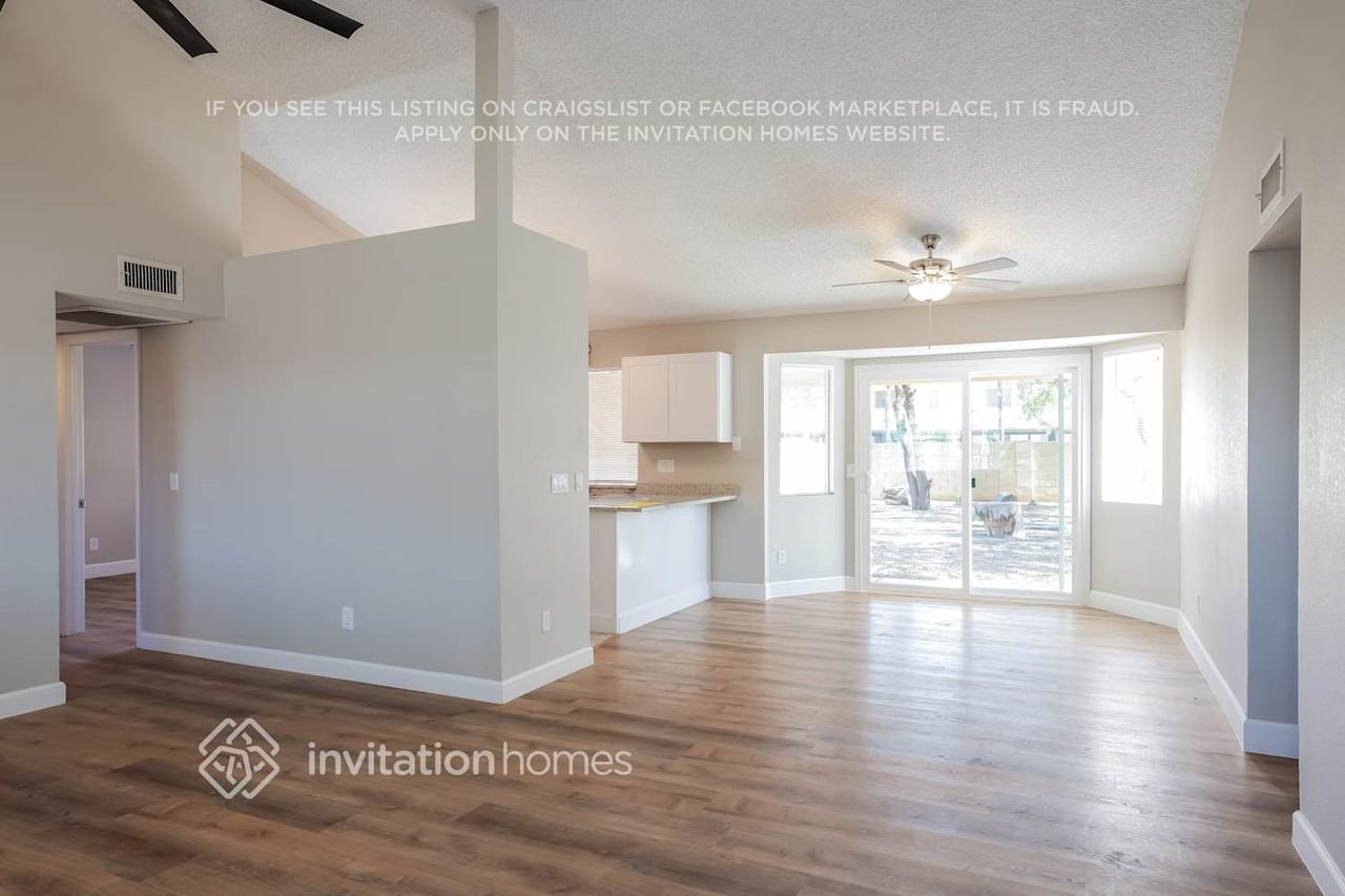 827 N Evergreen St - Photo 3 of 17