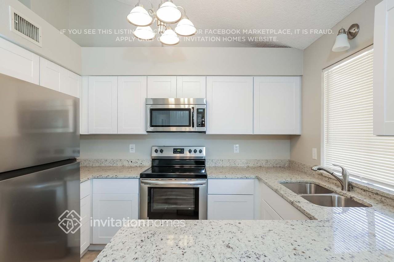 827 N Evergreen St - Photo 6 of 17