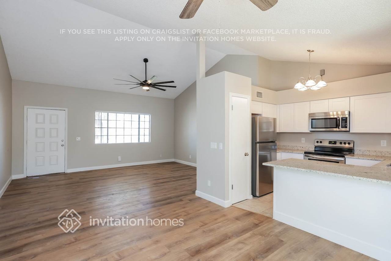 827 N Evergreen St - Photo 4 of 17