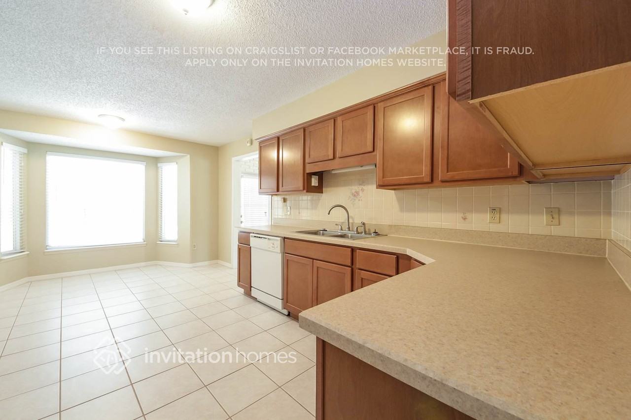 4447 Windsmere Blvd - Photo 6 of 20