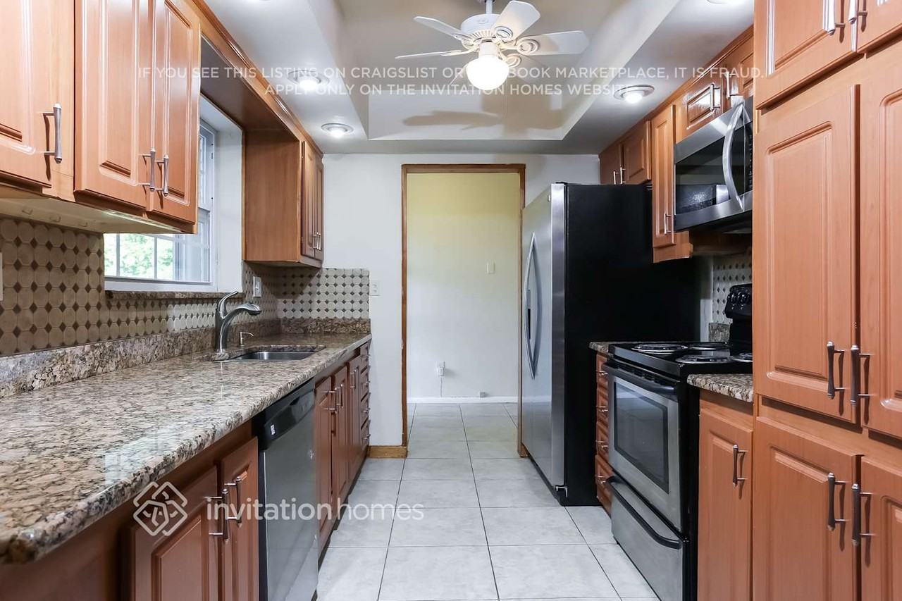 4851 Nw 6th St - Photo 7 of 18