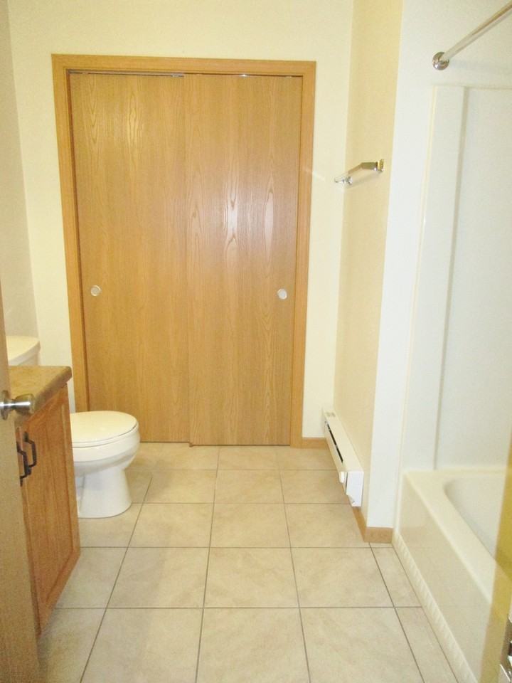 Cozy 1 Bedroom Available Now! - Photo 6 of 34