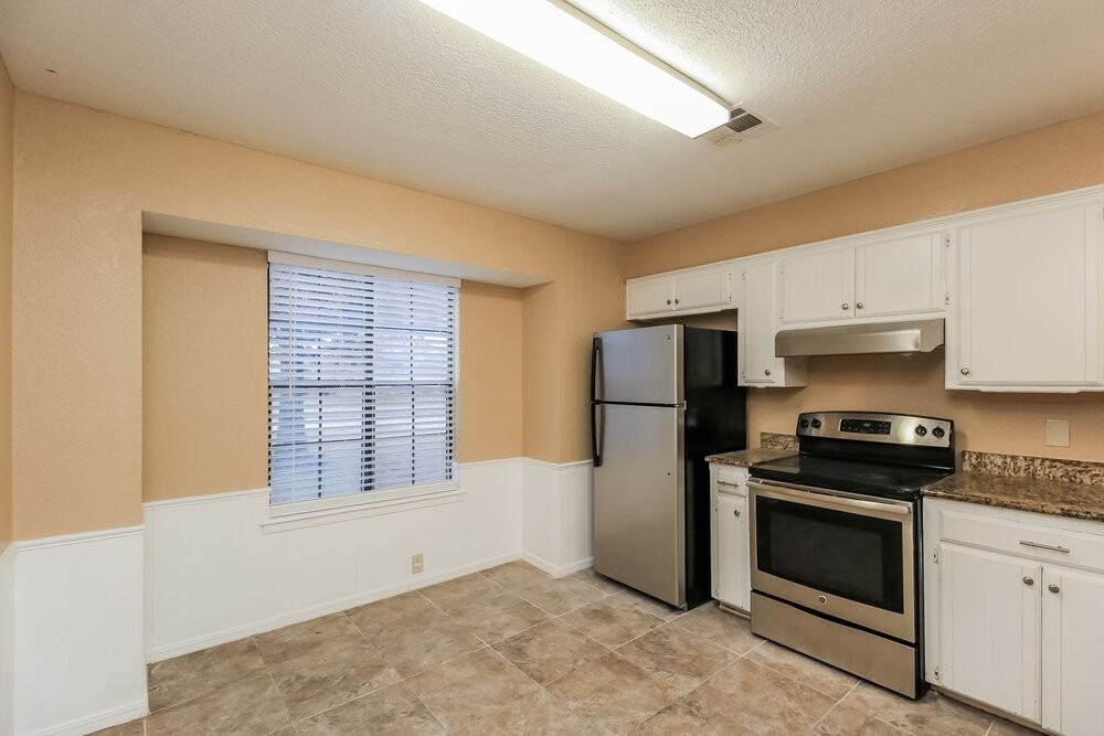 9705 Oak Tree Ter - Photo 7 of 16