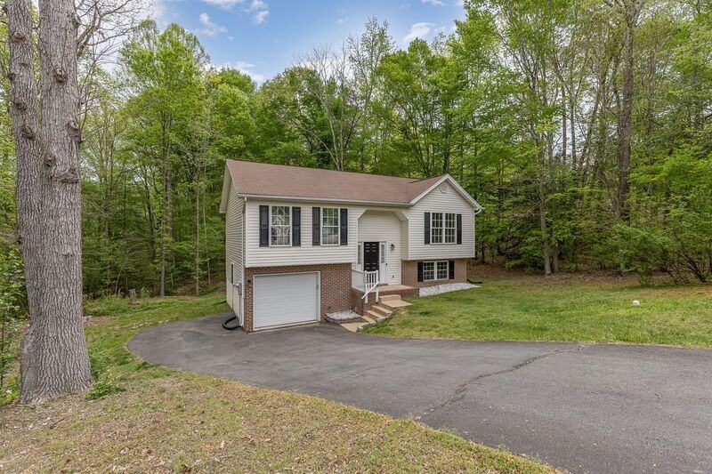 1059 Garner Dr - Photo 3 of 24