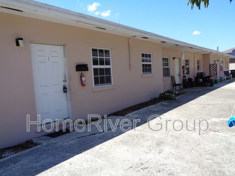 1035 Grant St #1 - Photo 3 of 17