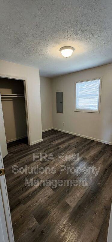 216 W Temple St - Photo 5 of 11