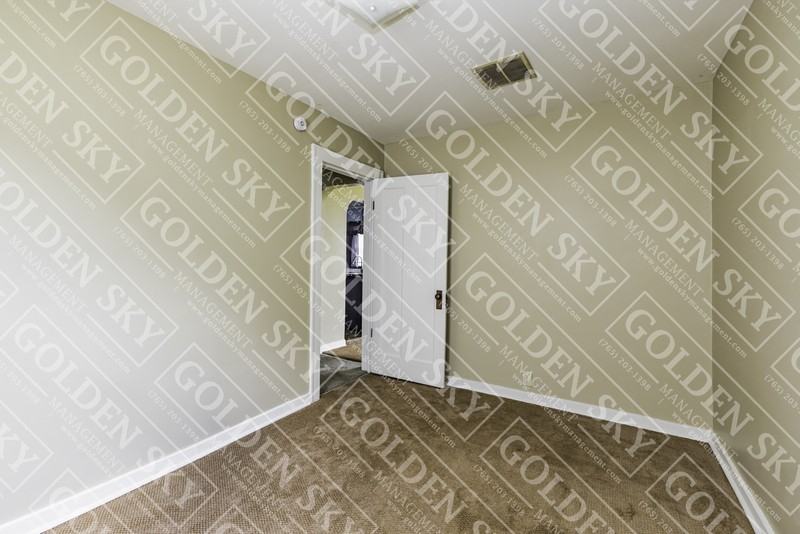 2400 W 10th St - Photo 7 of 10