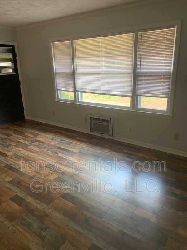 3842 S Pine St - Photo 3 of 13