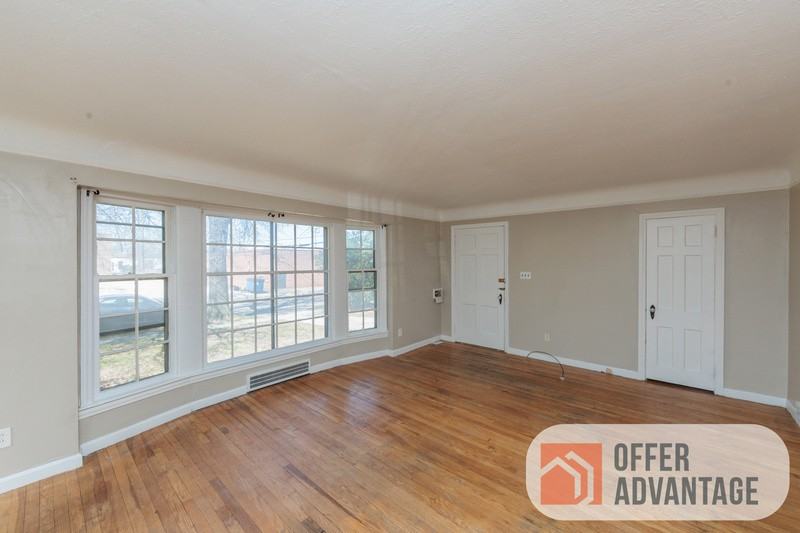 1469 Genesee Rd - Photo 2 of 10