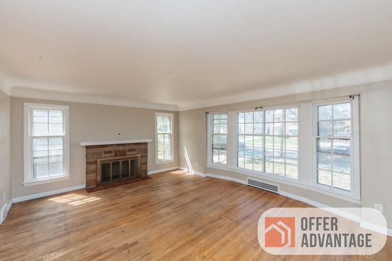 1469 Genesee Rd - Photo 4 of 10