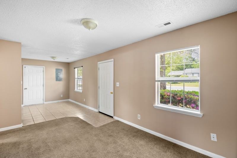 213 Gabriel St - Photo 2 of 25