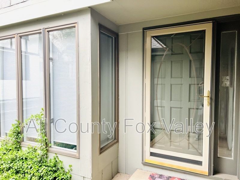 502 S Hough St - Photo 3 of 14