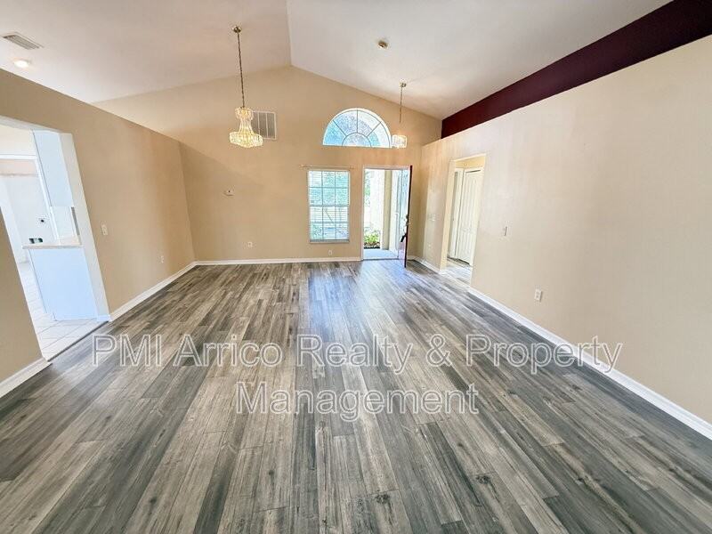 13047 Bridleford Dr - Photo 2 of 33