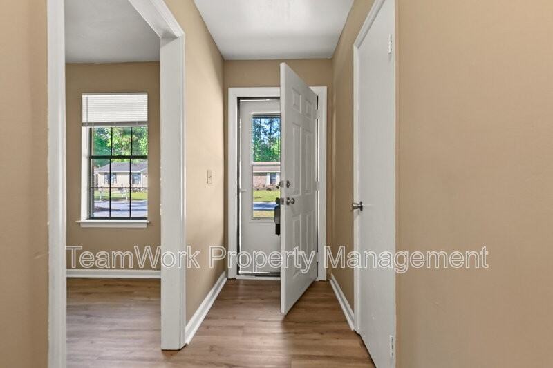 260 Dorchester Manor Blvd - Photo 5 of 24