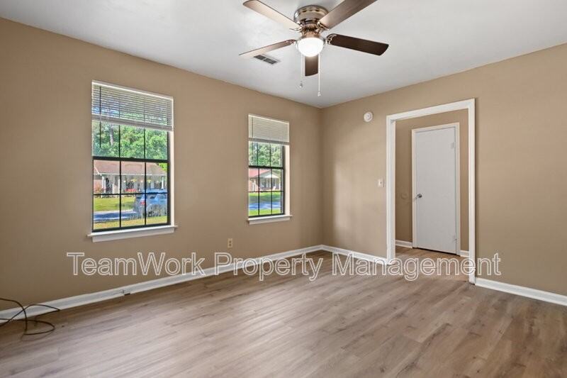 260 Dorchester Manor Blvd - Photo 7 of 24