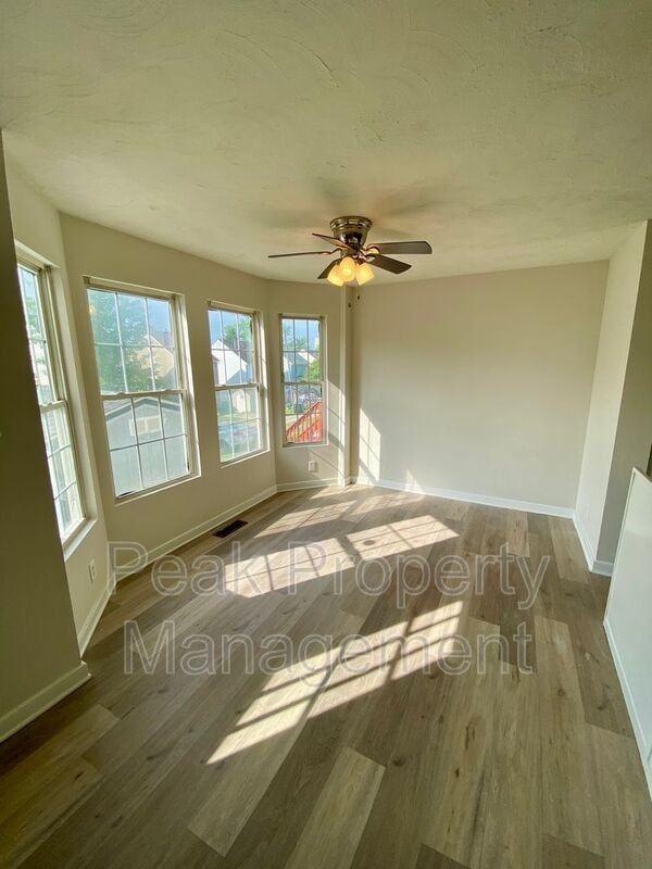 1906 Porter St - Photo 2 of 10