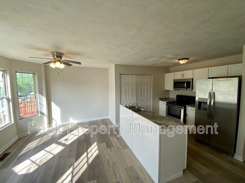 1906 Porter St - Photo 3 of 10