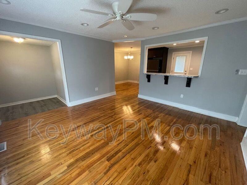 506 Pershing Dr - Photo 4 of 17