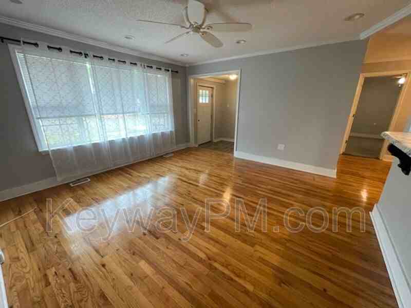 506 Pershing Dr - Photo 5 of 17