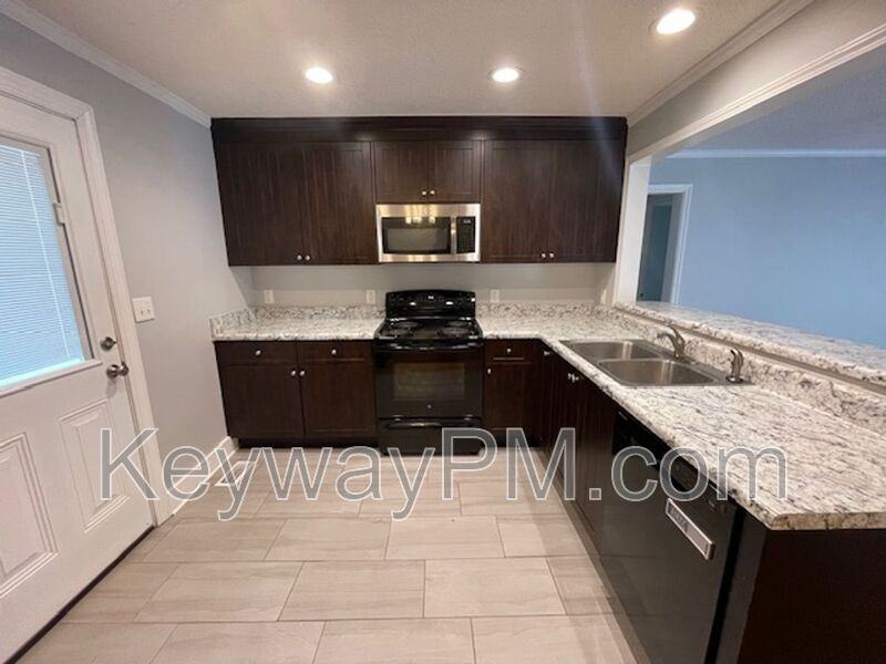 506 Pershing Dr - Photo 7 of 17