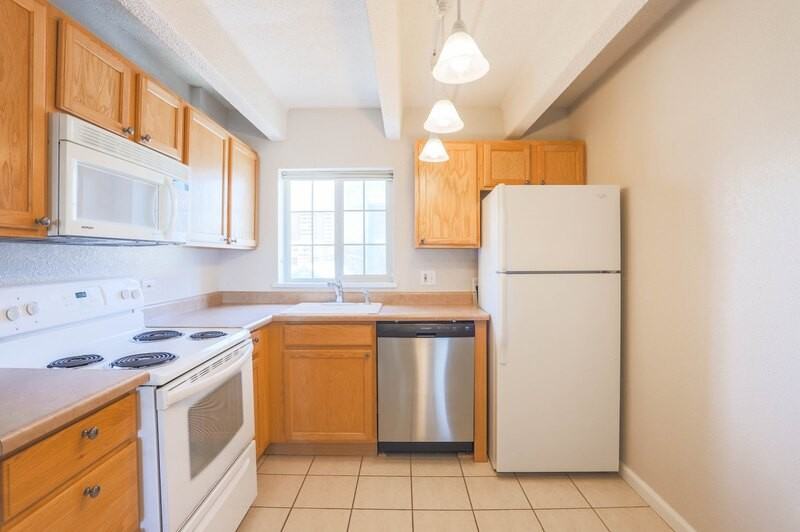 50 N Clarkson St #302 - Photo 5 of 23