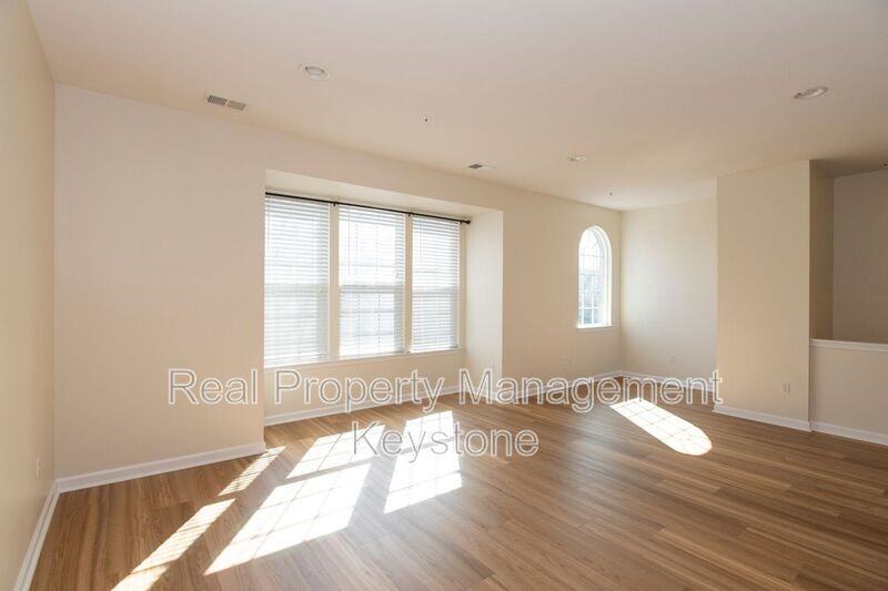 1719 St Johns Ln - Photo 3 of 30