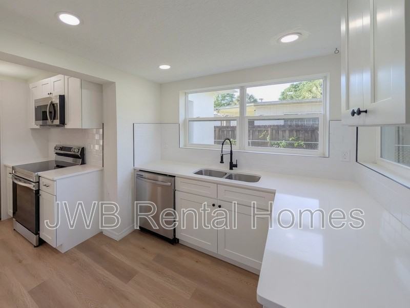 5316 Stetson Rd - Photo 5 of 16
