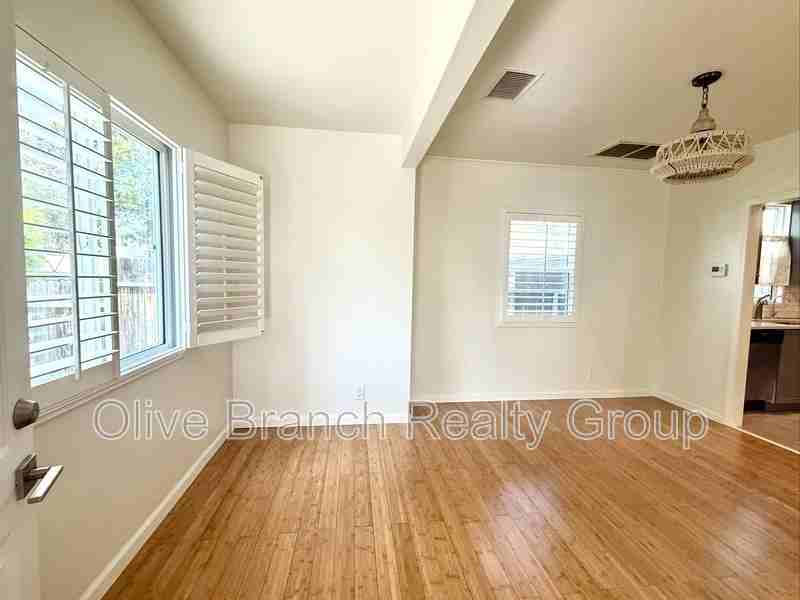 634 N Hill Ave - Photo 2 of 11