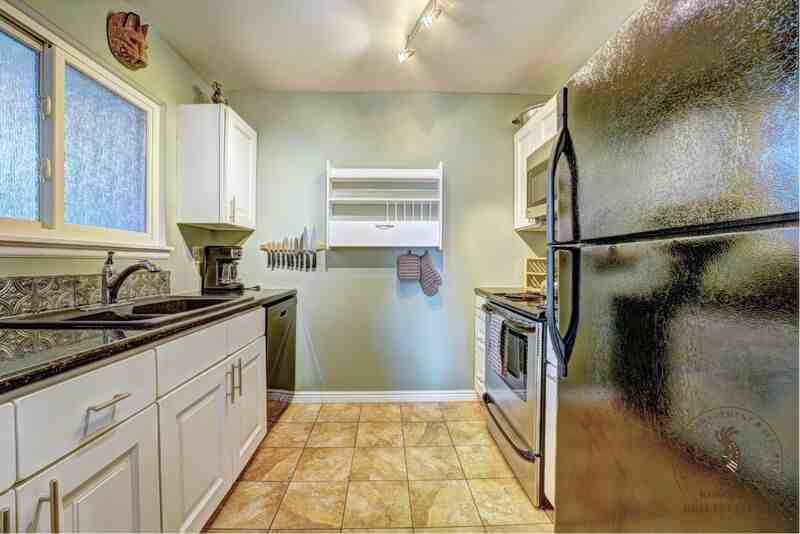 3231 Lakeside Dr - Photo 2 of 14