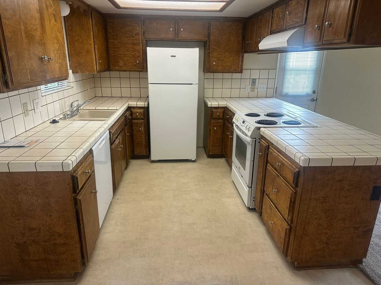 2638 Greenwood Ave - Photo 3 of 16