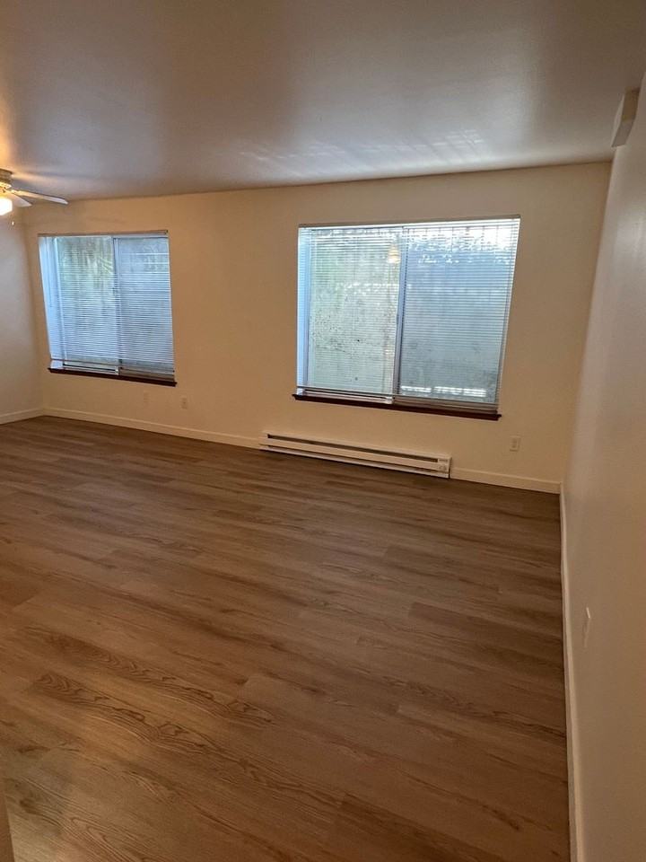 Jefferson Court - Photo 2 of 12