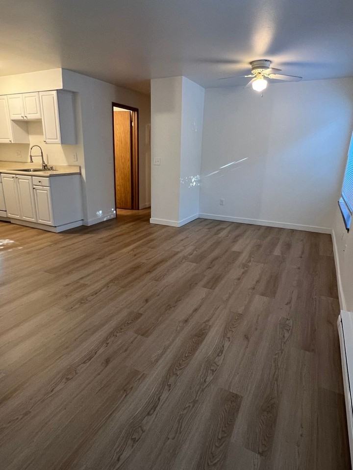 Jefferson Court - Photo 3 of 12