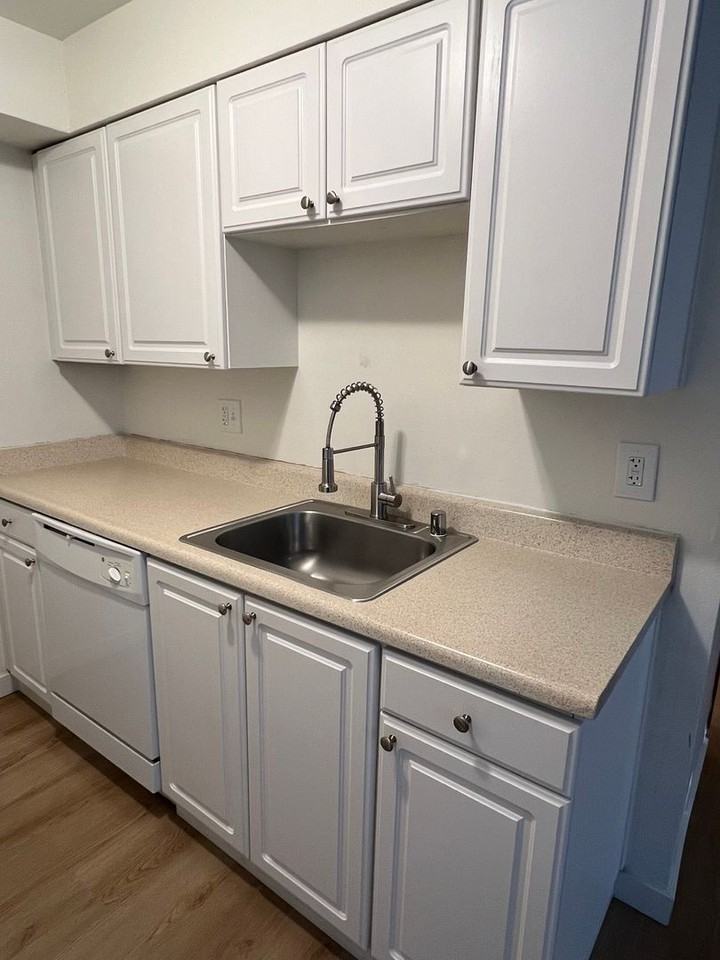 Jefferson Court - Photo 5 of 12