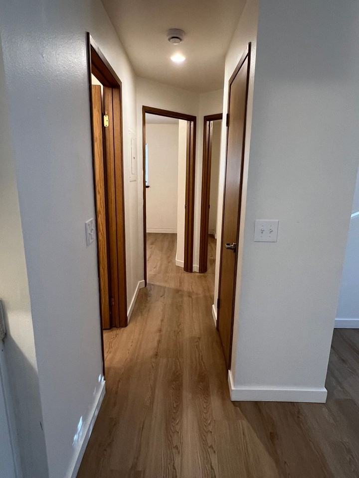 Jefferson Court - Photo 6 of 12