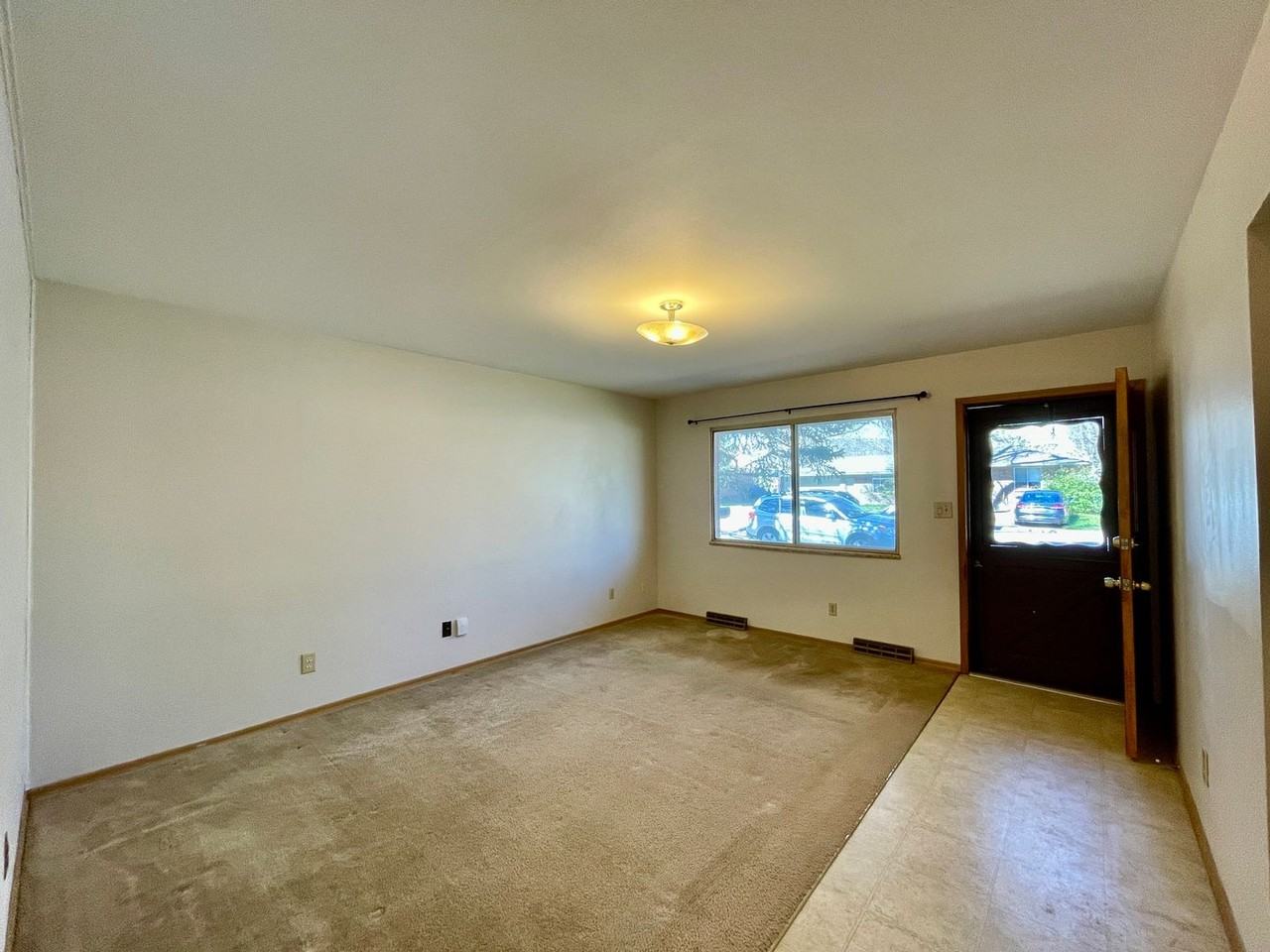 1112 Cypress Dr - Photo 3 of 10