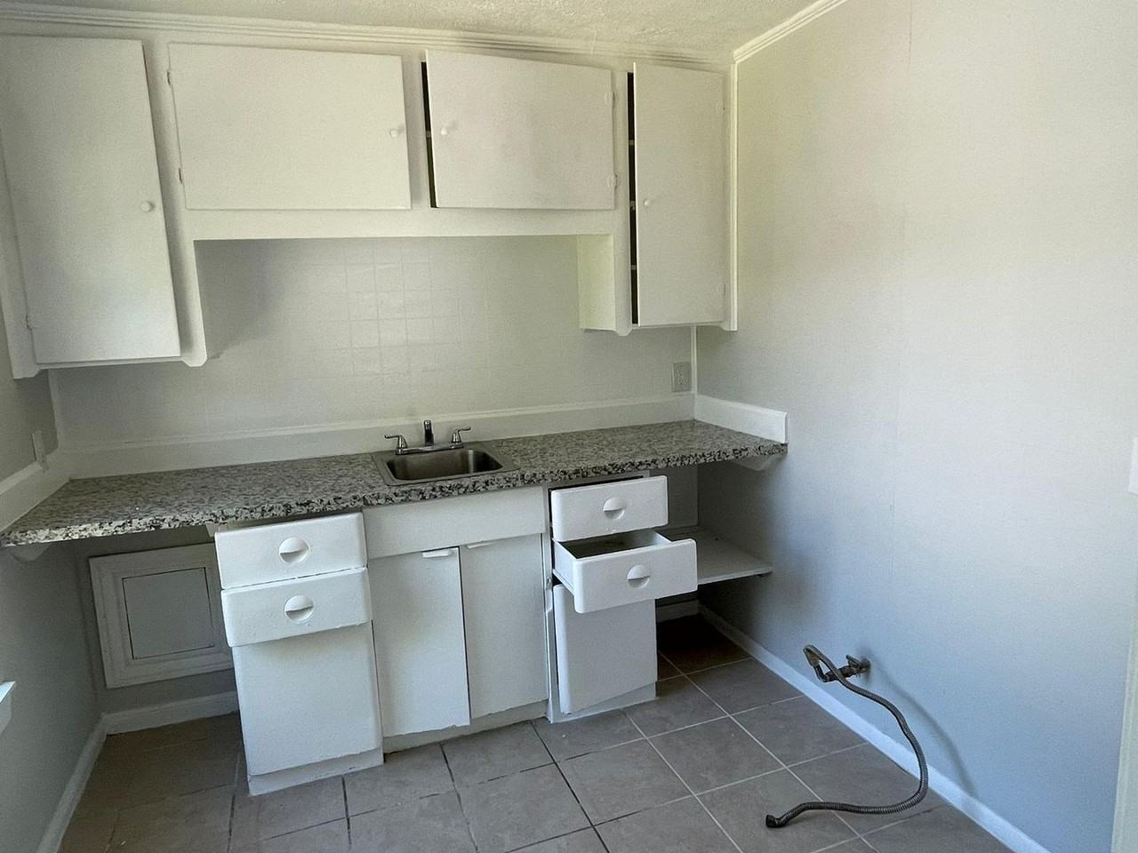 702 Rosedale St #C - Photo 4 of 9