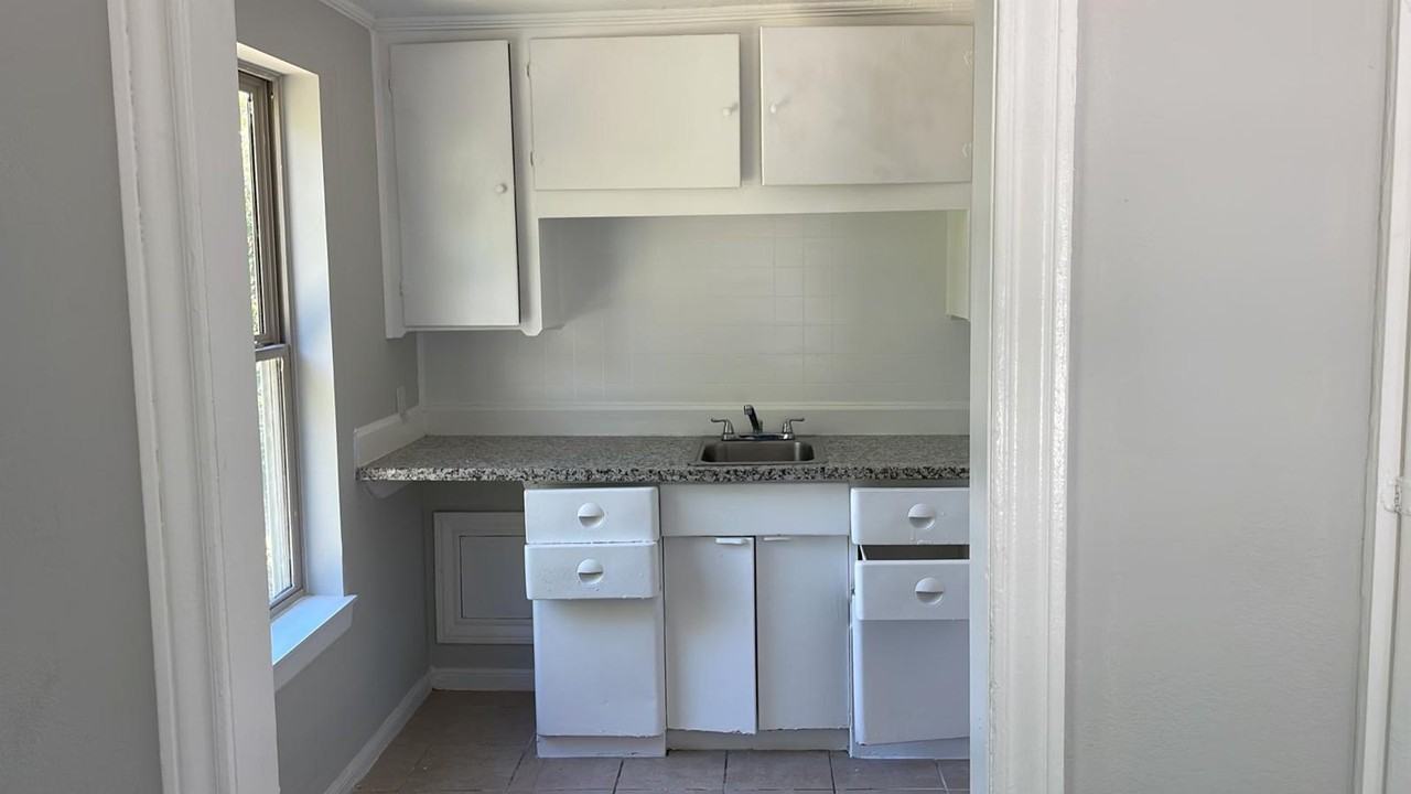 702 Rosedale St #C - Photo 7 of 9