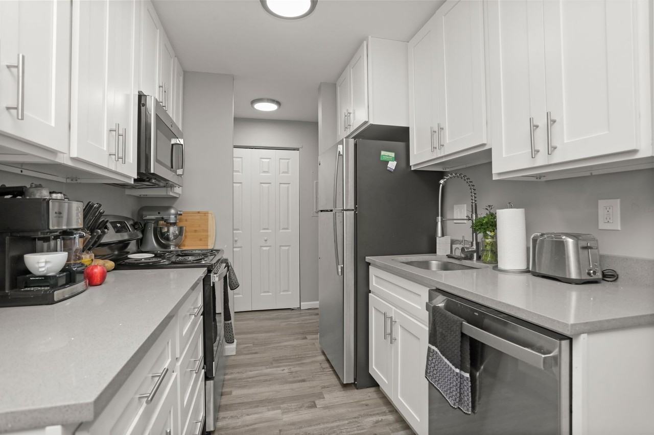 Fully Renovated Modern Apartments - Photo 3 of 47