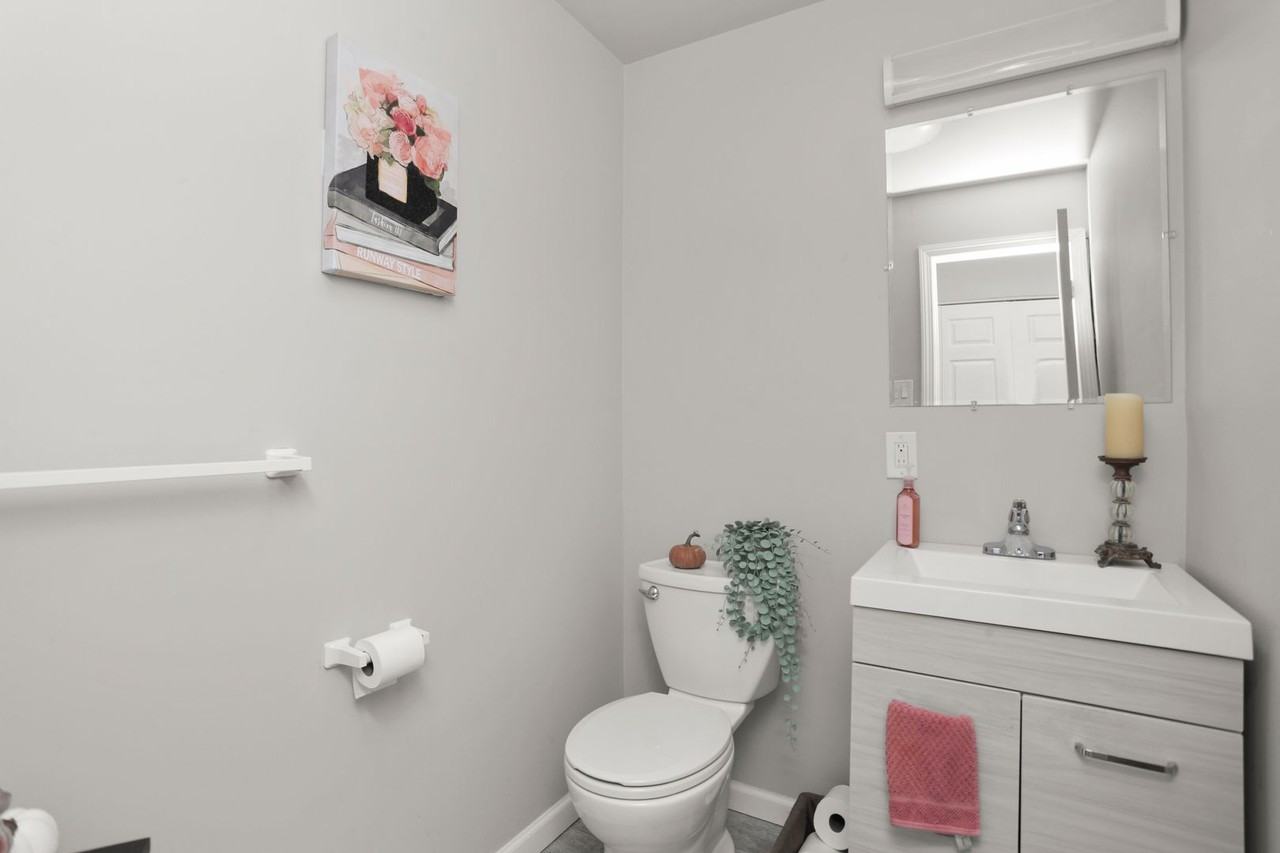 Fully Renovated Modern Apartments - Photo 6 of 47